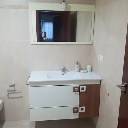 Apartamento En Zona Costera, Muy Cerquita De La Playa *